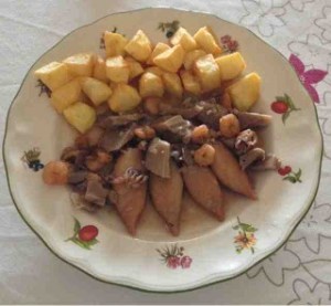 Chipirones con gambas y setas