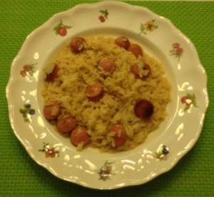 Arroz con salchichas al curry