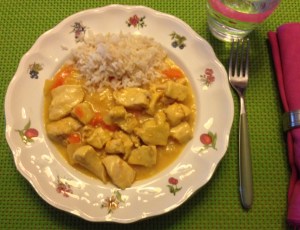 Pechugas de pollo con piña al azafrán