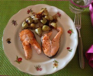 Salmón a la plancha con alcachofas
