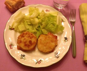 Merluza empanada rellena de jamón y queso