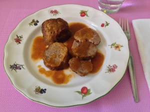 Rollo de carne con salsa de zanahorias