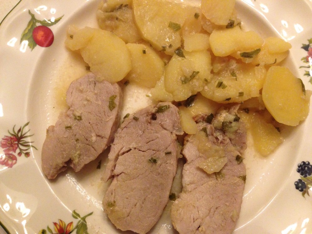 Solomillo de cerdo asado con patatas panaderas