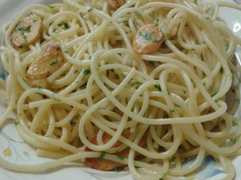 Espaguetis con ajo y perejil
